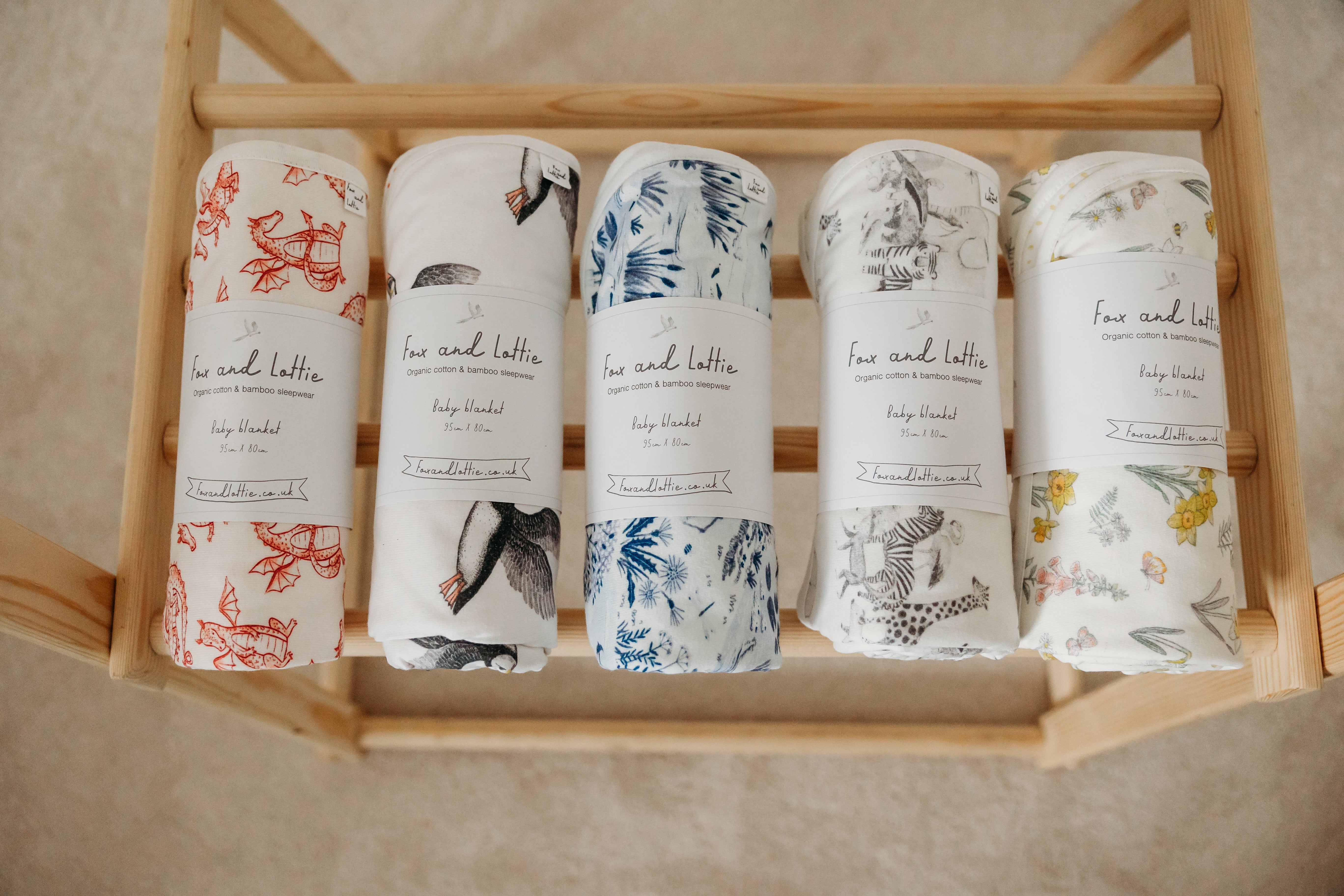 Reversible blankets made from organic cotton and bamboo fabric with double layer thickness. With a generous size of 95cm x 80cm, it's the perfect size for swaddling your new born and a great on the go addition.